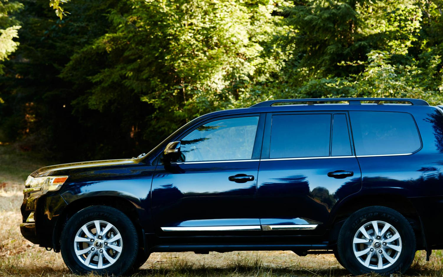 Comparison - BMW X5 Hybrid 2017 - vs - Toyota Land Cruiser 4dr 2017 ...